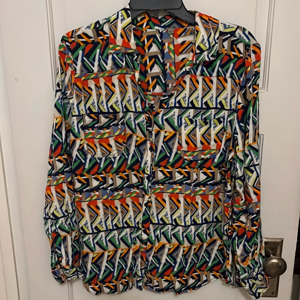 Unbranded button down shirt, pockets in front, colorful design, size L